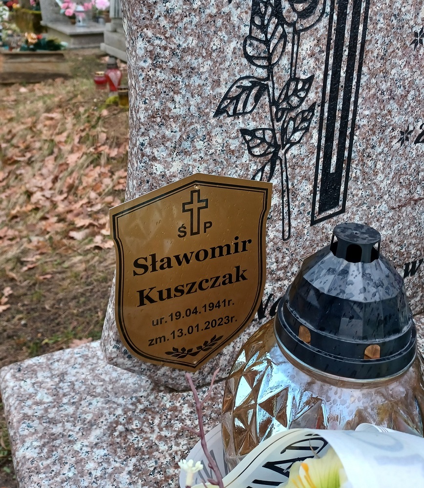 Grób JULIAN KUSZCZAK