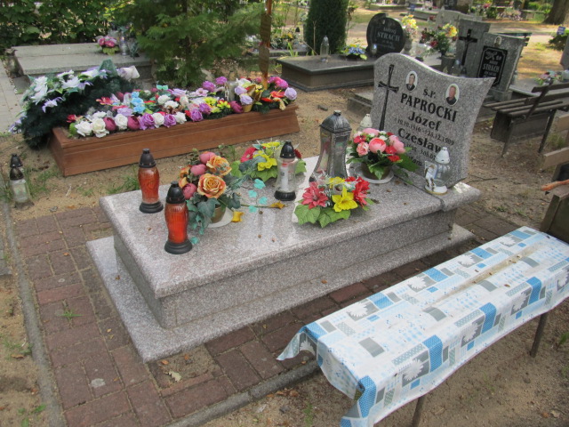 Grób CZESŁAW PAPROCKI