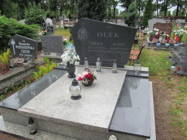 Grób IRENA OLEK