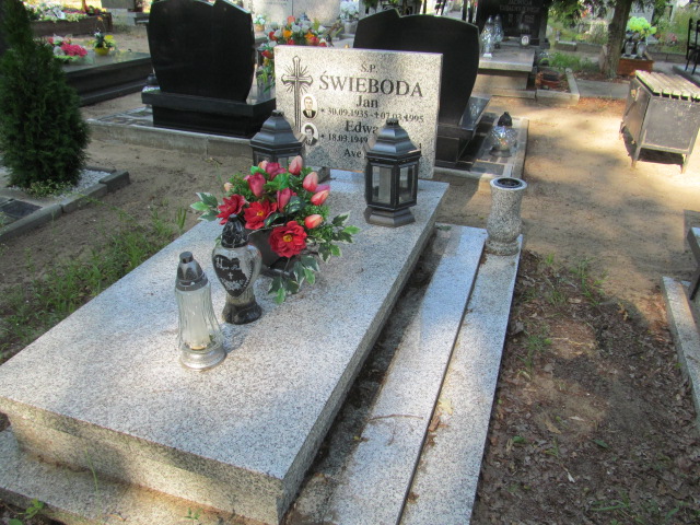 Grób EDWARD ŚWIEBODA