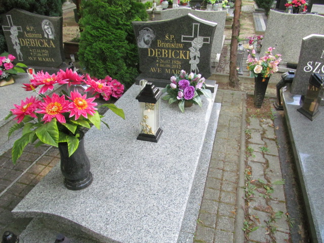 Grób BRONISŁAW DĘBICKI