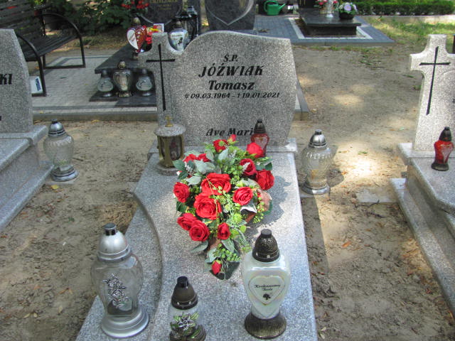 Grób TOMASZ JÓŹWIAK